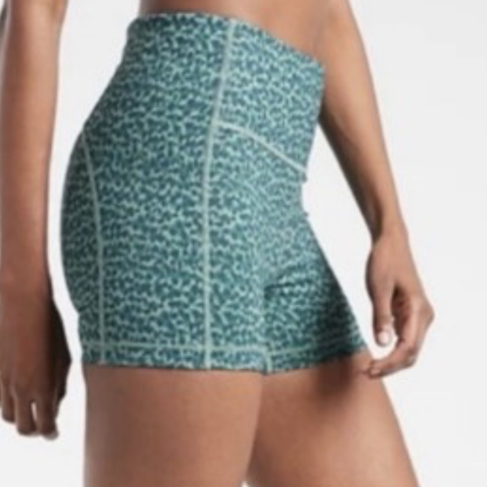 guc Athleta ultimate Printed shortie teal small